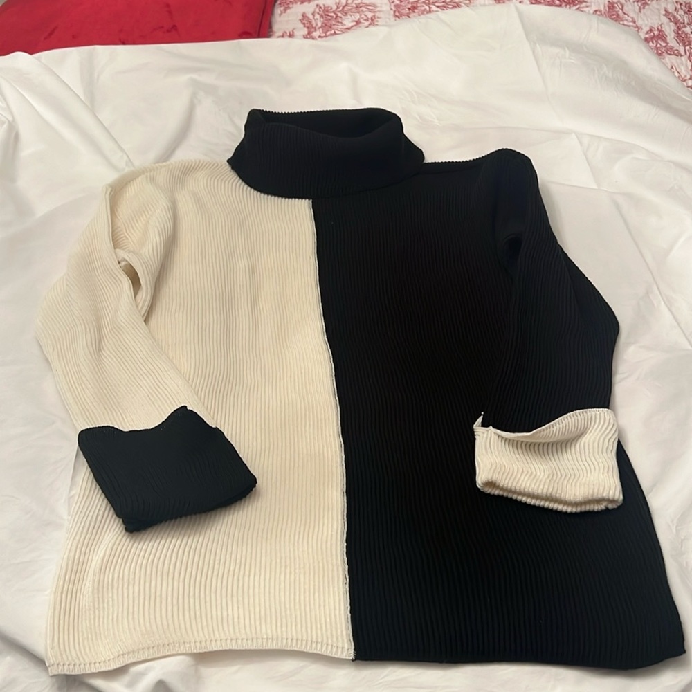 Color block Turtleneck sweater black and white